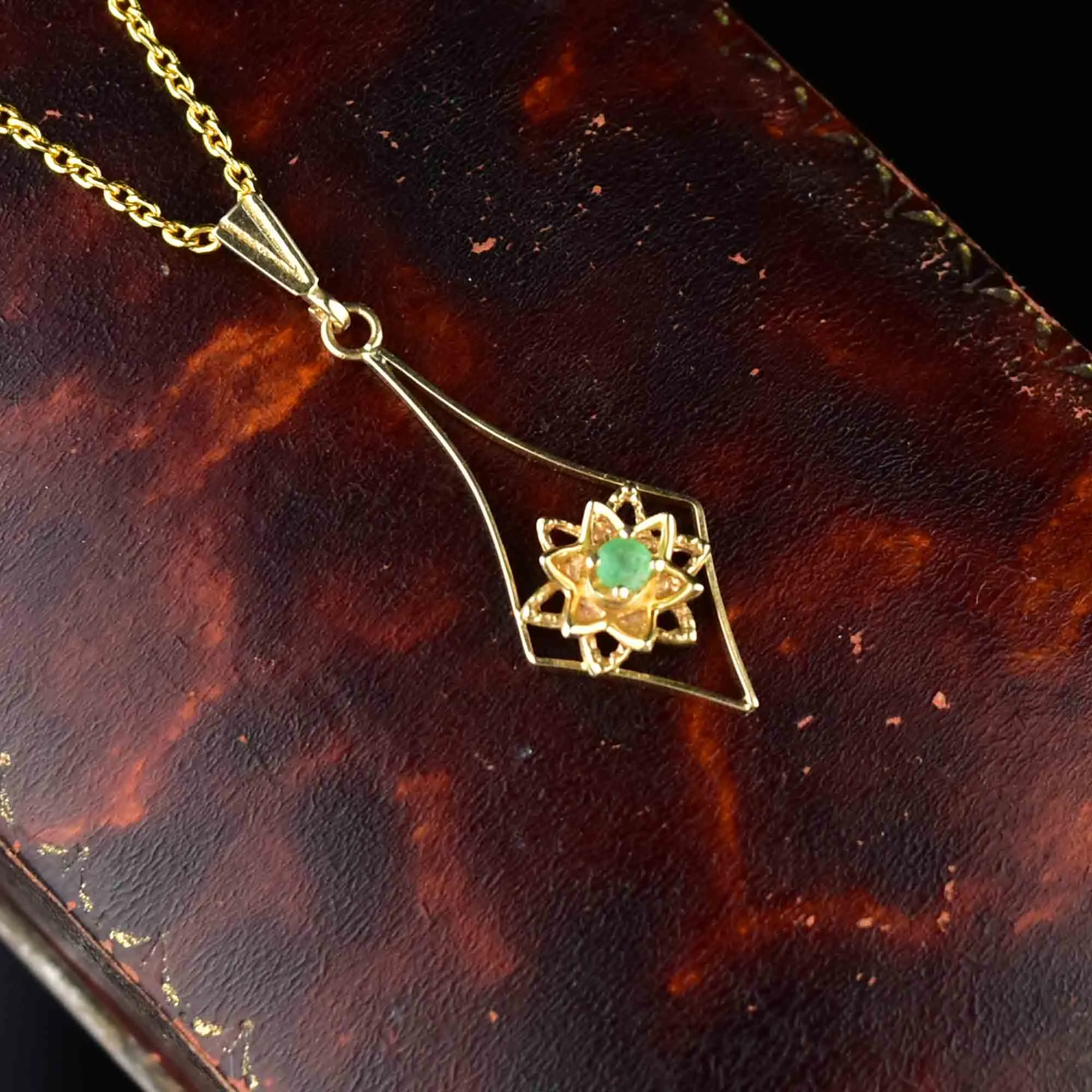 Antique Victorian 14K Gold Emerald Lavalier Pendant Necklace