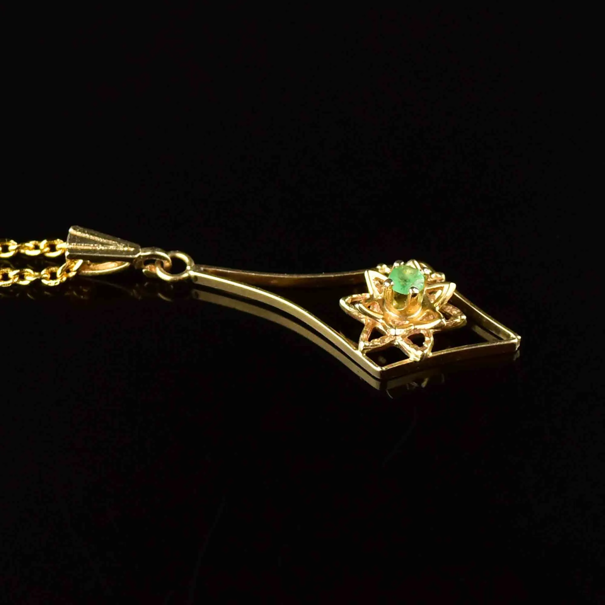 Antique Victorian 14K Gold Emerald Lavalier Pendant Necklace