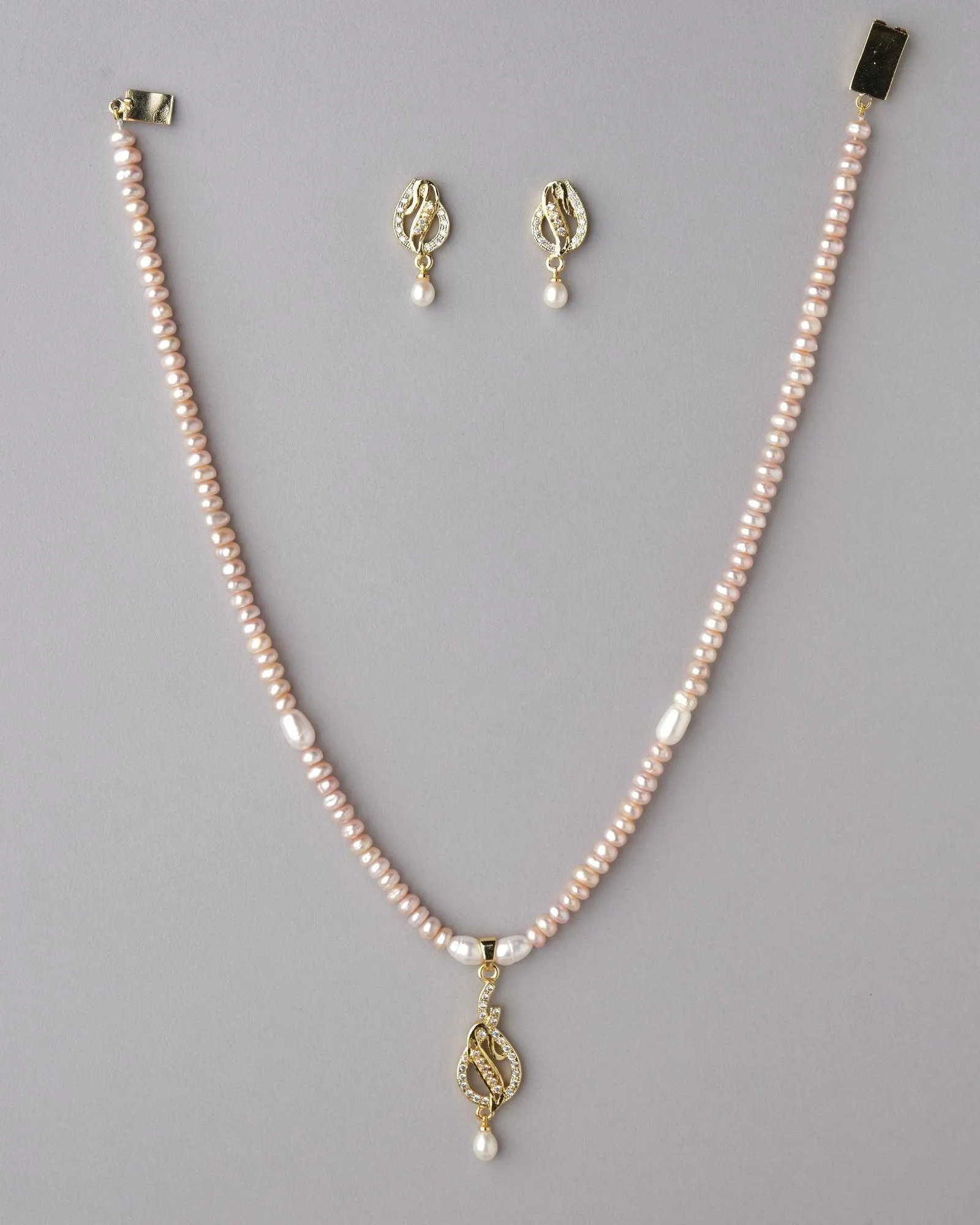 Elegant Pearl Necklace Set