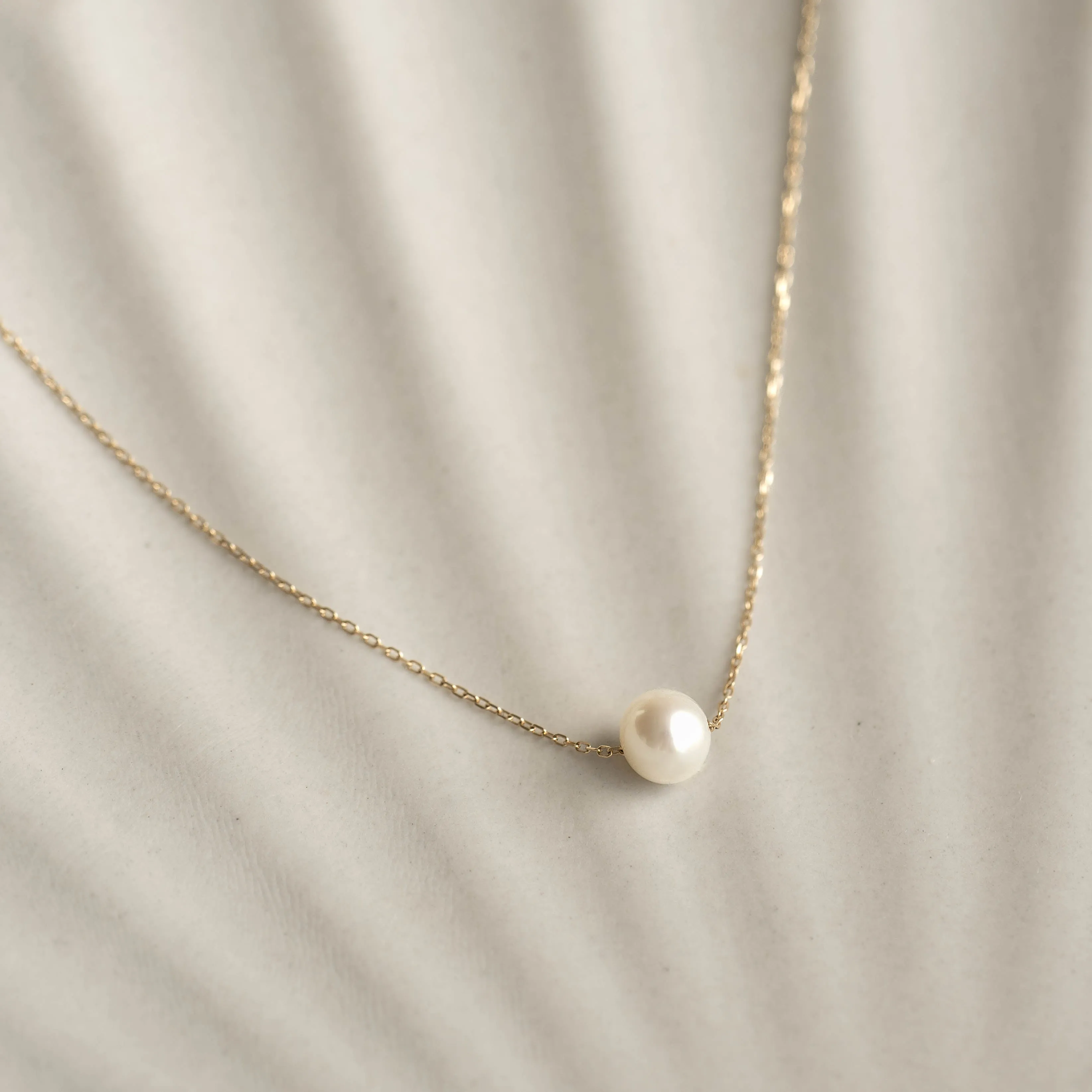 Floating Pearl Necklace - Caris