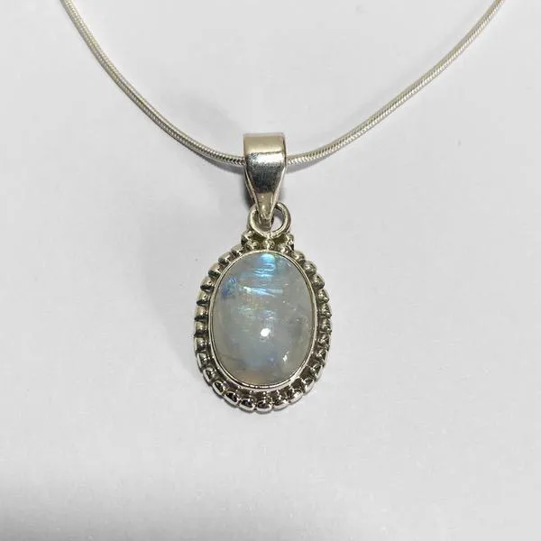 Moonstone Pendant with Silver chain (PG28)