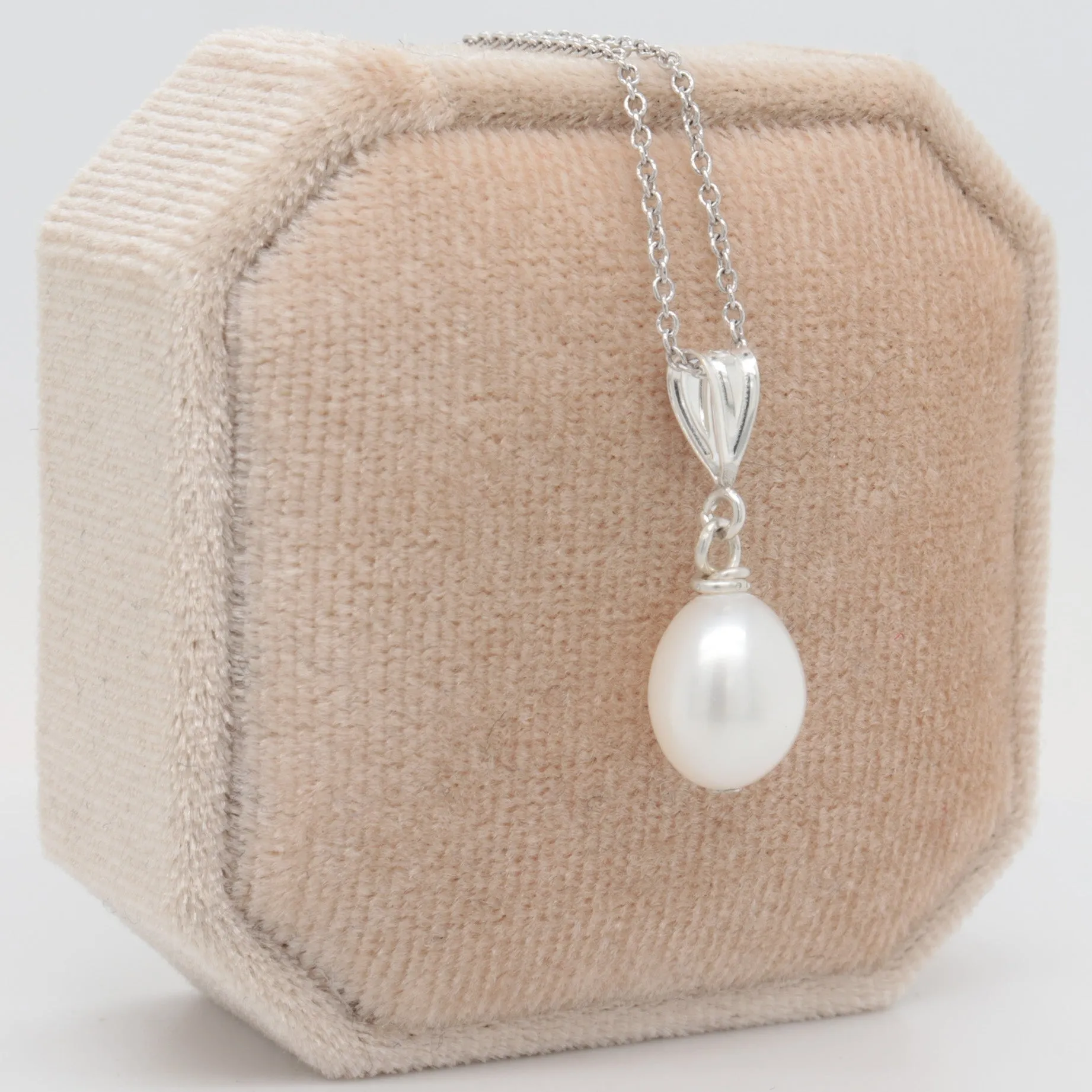 Pearl Pendant Necklace