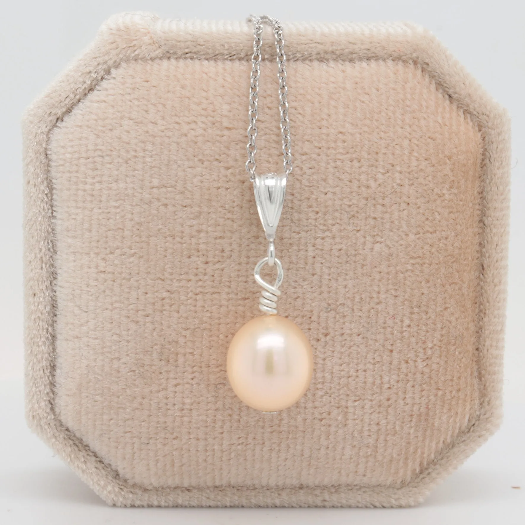 Pearl Pendant Necklace