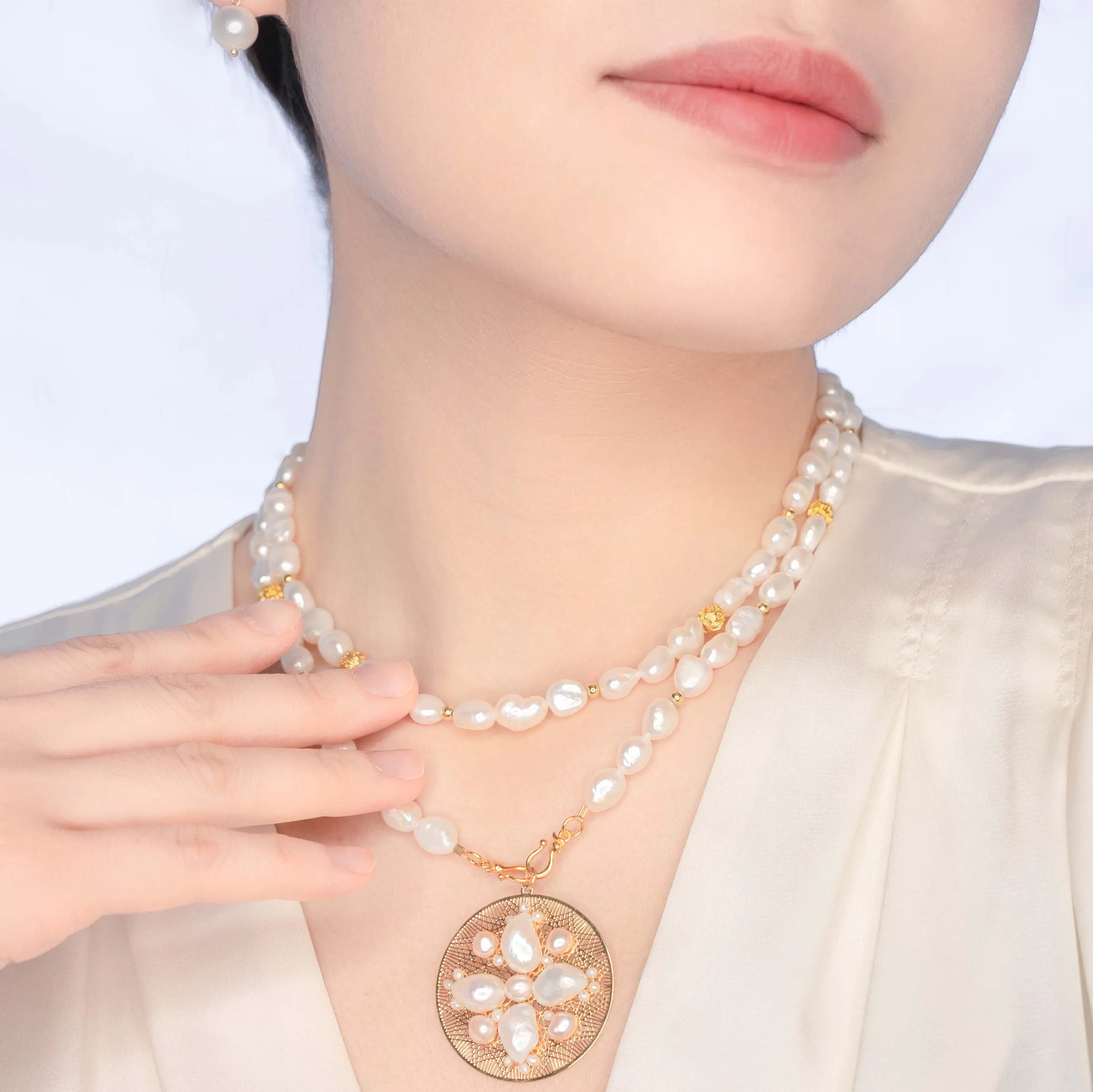 Return to Origin Pearl Necklace Set