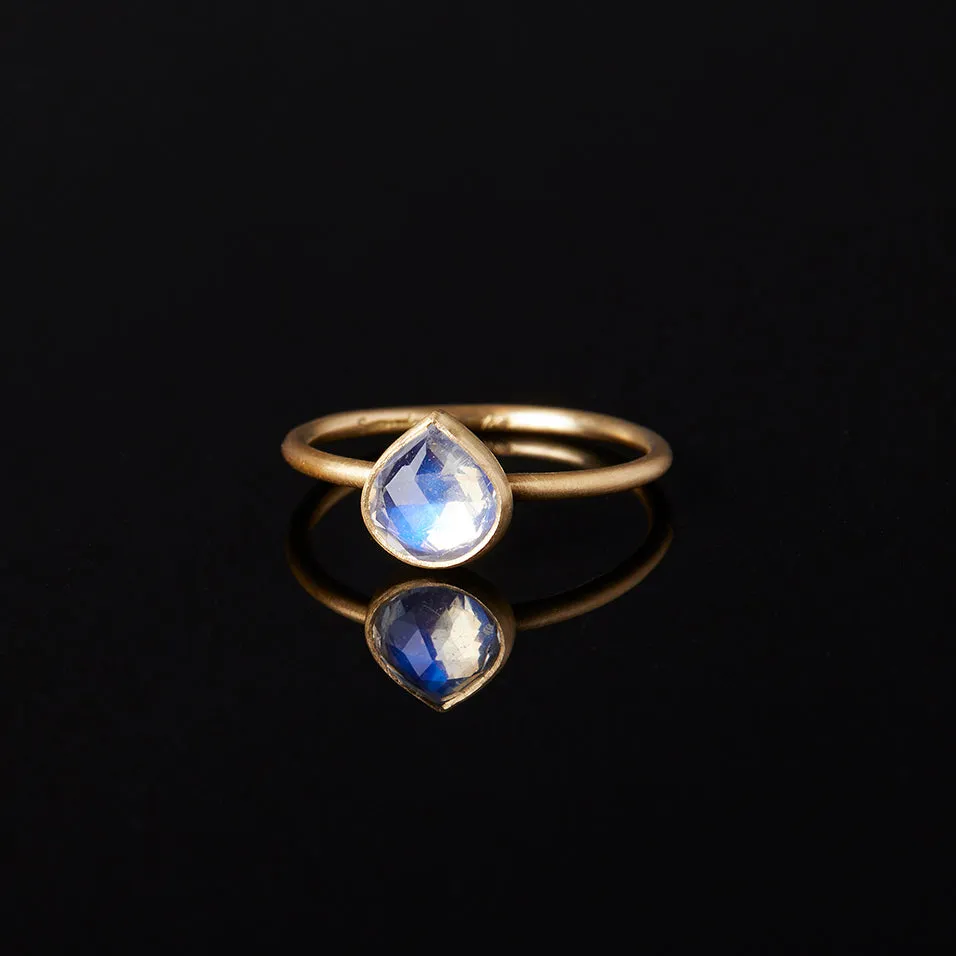 RMR25-OOAK | 0.82 Carat One-of-a-Kind Rainbow Moonstone Ring